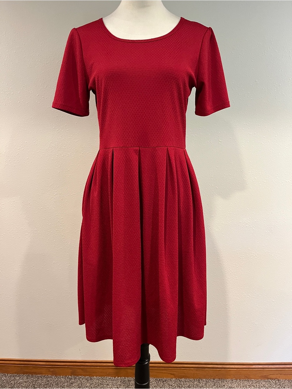 LuLaRoe red short sleeves Amelia dress size medium